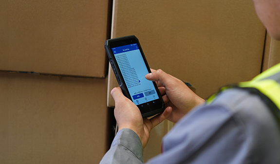 打破信息孤岛：PDA 手持终端重构新能源电池仓储管理新生态