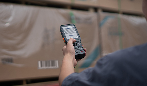 15 米隔空扫描！远距离 PDA 重构电商仓储高位货架盘点模式